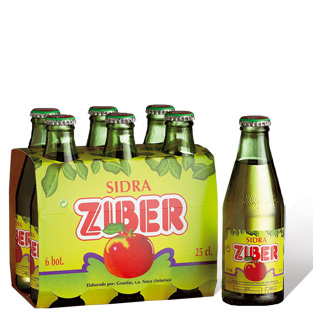 Imagen de un pack de 6 botellines de Sidra Ziber de 25cl. Fuera del pack hay otro botelln.